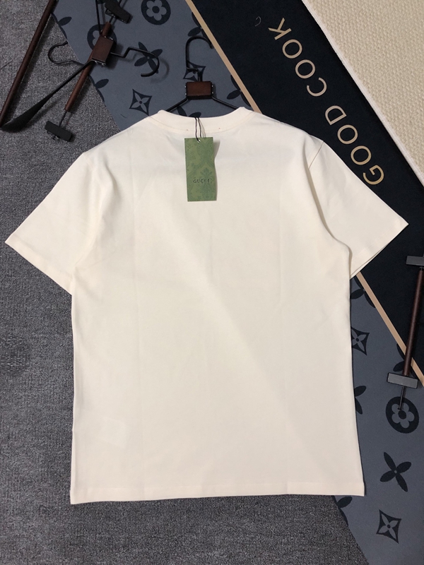 ブランドTシャツ着用イメージ